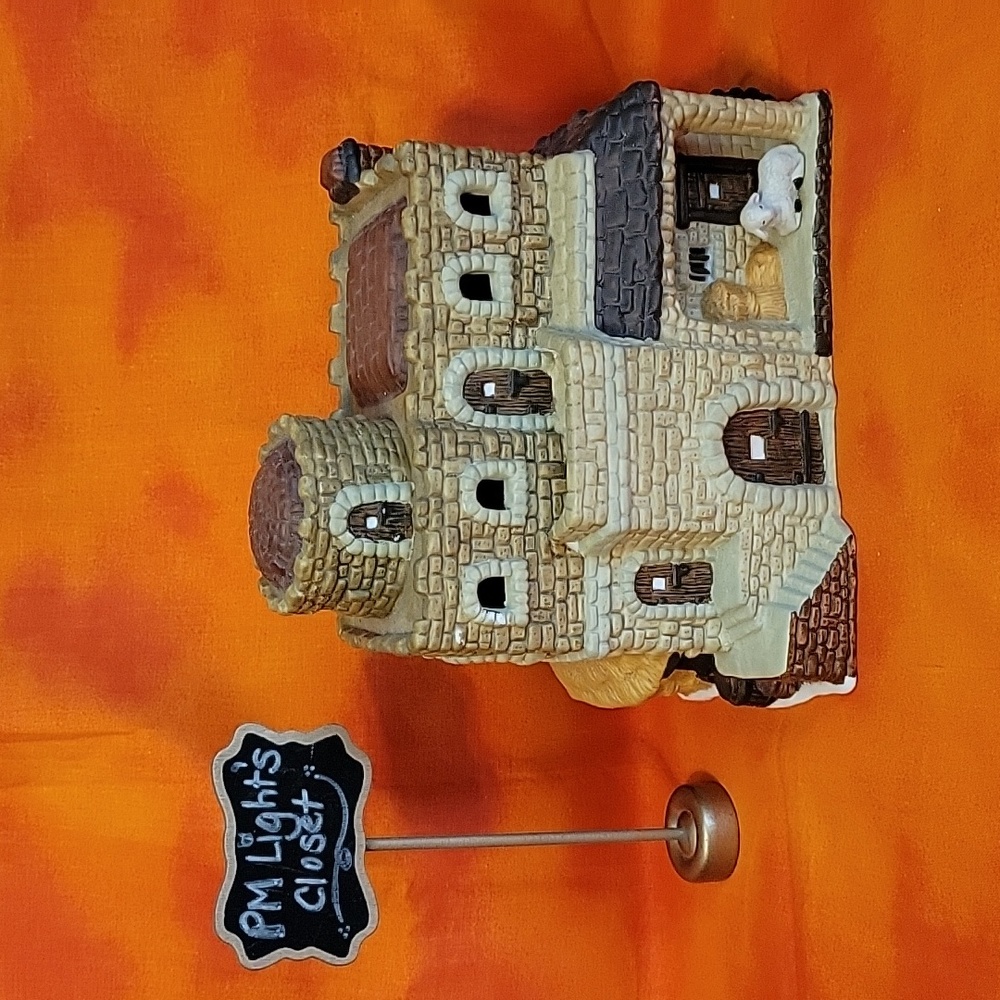 Dickens Keepsake Bethlehem Village House with attached sheep Porcelain